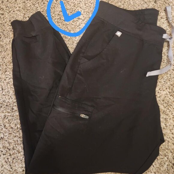 FIGS black size LARGE joggers in LIKE NEW CONDITION - Picture 1 of 1